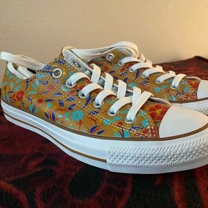NWT Converse leather floral design sz 7 chuck all star